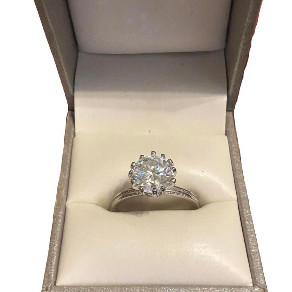 Moissanite Women's Silver Jewellery